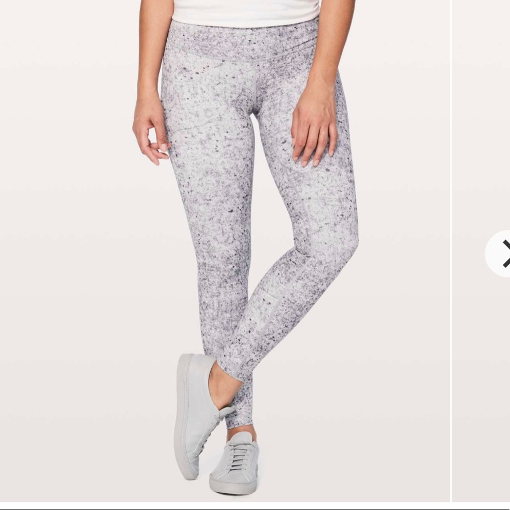 Gently Used Size 8 Lululemon Wunder Under Low-Rise Tight *Full-On Luxtreme 28"